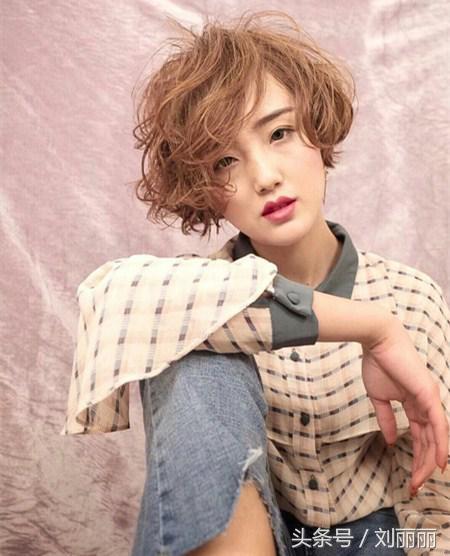 2025年「新燙髪20款」款款洋氣又滿意，美得就像一幅畫！非常適合最親愛的麻麻