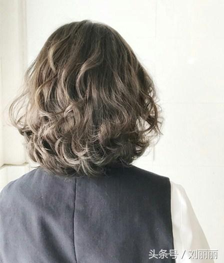 2025年「新燙髪20款」款款洋氣又滿意，美得就像一幅畫！非常適合最親愛的麻麻