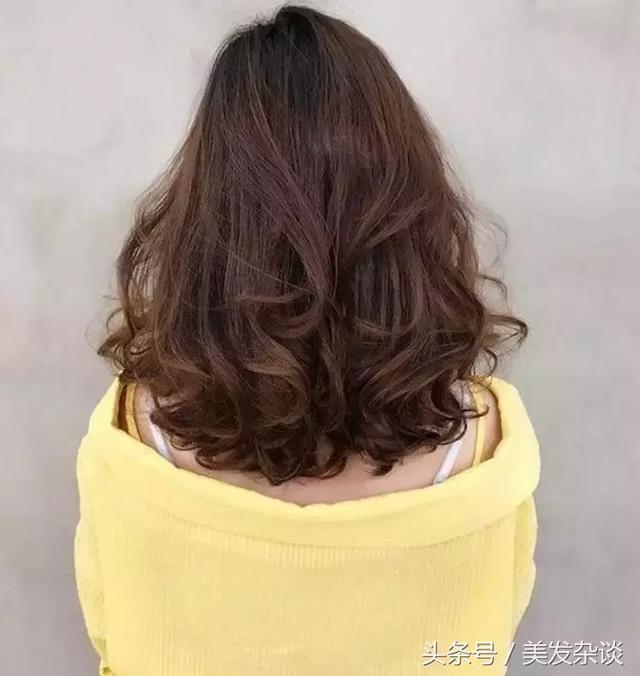 2025年「新燙髪20款」款款洋氣又滿意，美得就像一幅畫！非常適合最親愛的麻麻