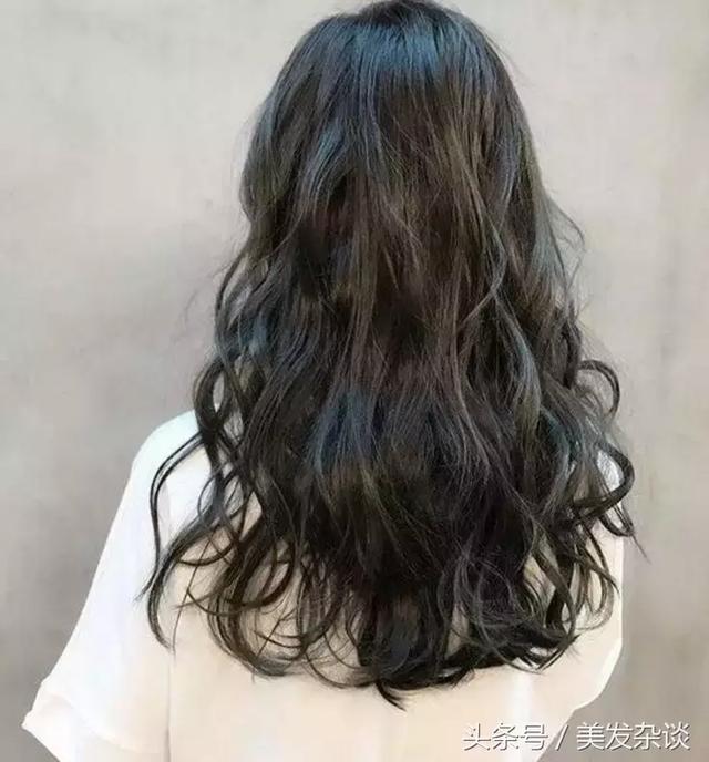 2025年「新燙髪20款」款款洋氣又滿意，美得就像一幅畫！非常適合最親愛的麻麻