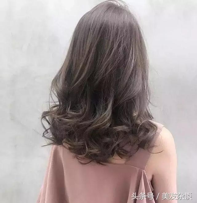 2025年「新燙髪20款」款款洋氣又滿意，美得就像一幅畫！非常適合最親愛的麻麻