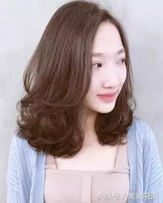 2025年「新燙髪20款」款款洋氣又滿意，美得就像一幅畫！非常適合最親愛的麻麻