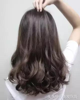 2025年「新燙髪20款」款款洋氣又滿意，美得就像一幅畫！非常適合最親愛的麻麻