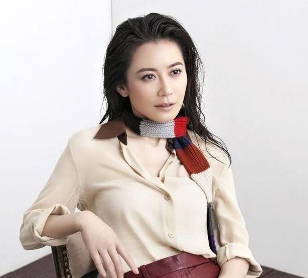 「8歲演第一部電影」集智慧與美貌一身　如今47歲的她仍單身活出新姿態