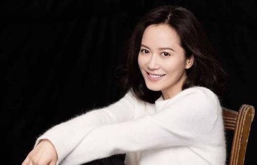 「8歲演第一部電影」集智慧與美貌一身　如今47歲的她仍單身活出新姿態