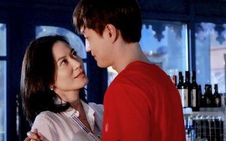 「8歲演第一部電影」集智慧與美貌一身　如今47歲的她仍單身活出新姿態