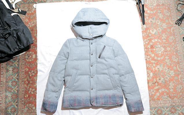 女大學生每天給流浪漢帶剩飯,一年後他送她一張銀行卡,女孩查了餘額直接報了警!