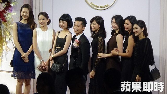 蔡昌憲婚禮哭了!從阿嬤手中「接走空姐老婆」承諾好好照顧 搞笑破英文「唱她選的情歌」超浪漫