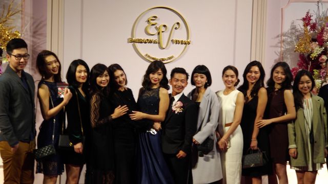 蔡昌憲婚禮哭了!從阿嬤手中「接走空姐老婆」承諾好好照顧 搞笑破英文「唱她選的情歌」超浪漫