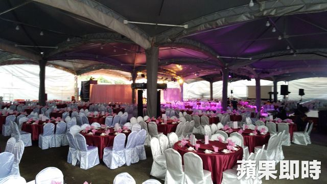 蔡昌憲婚禮哭了!從阿嬤手中「接走空姐老婆」承諾好好照顧 搞笑破英文「唱她選的情歌」超浪漫