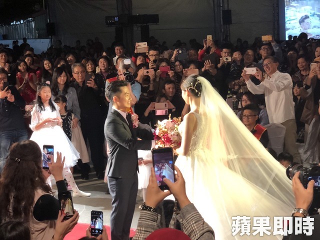 大咖全到場!蔡昌憲婚宴「于美人脫稿上台」現場笑翻 千人流水席飆唱《愛情限時批》送感人祝福
