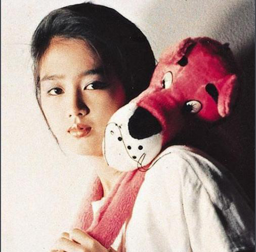 朱麗倩老照片曝光,女兒像極媽媽模樣,終於明白劉德華為何不選擇關之琳,網友:差距不是一般大 !