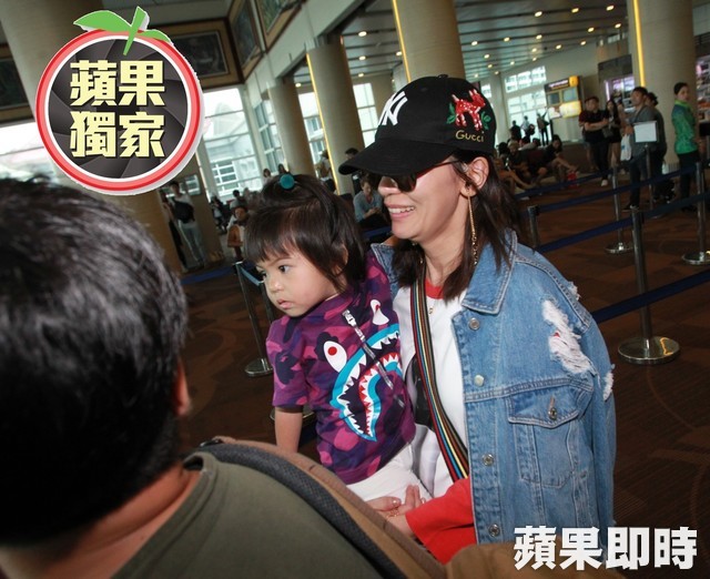 峇厘島豪撒千萬！賈靜雯、修杰楷一家四口「終於回台灣」　被道賀「祝妳再生一個」她秒回應了