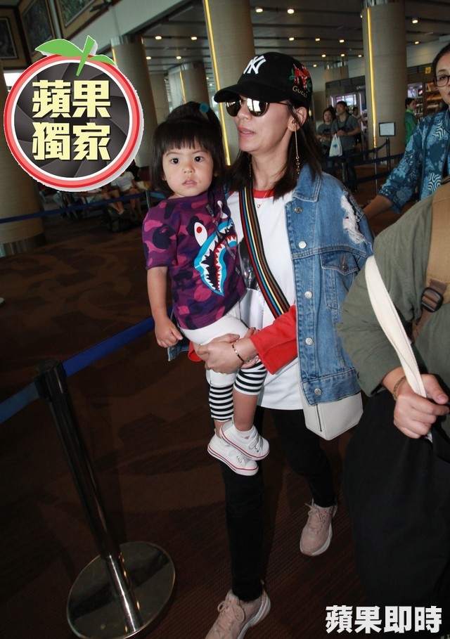 峇厘島豪撒千萬！賈靜雯、修杰楷一家四口「終於回台灣」　被道賀「祝妳再生一個」她秒回應了