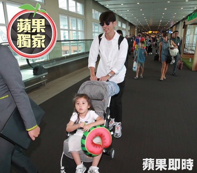 峇厘島豪撒千萬！賈靜雯、修杰楷一家四口「終於回台灣」　被道賀「祝妳再生一個」她秒回應了