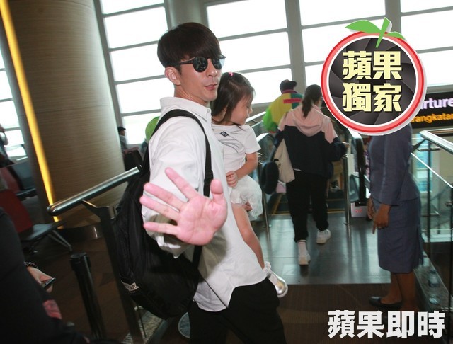 峇厘島豪撒千萬！賈靜雯、修杰楷一家四口「終於回台灣」　被道賀「祝妳再生一個」她秒回應了