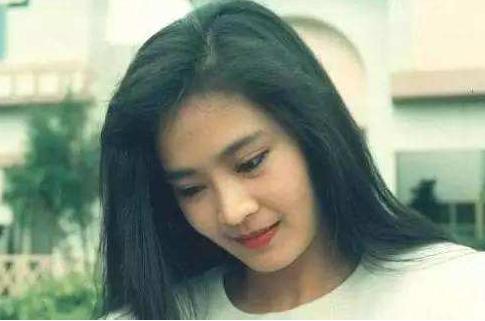瓊女郎出身！翁家明老婆「當紅為愛引退」如今兒子長大神似老爸