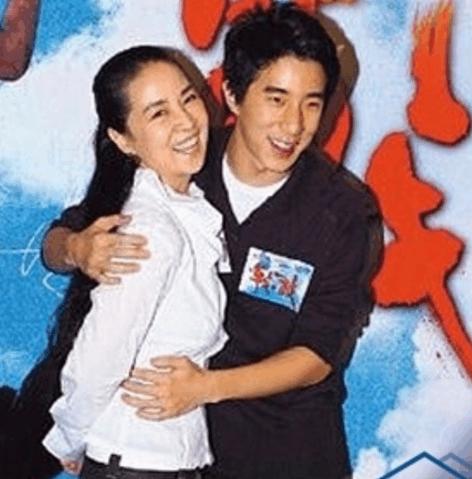 林鳳嬌當紅為愛引退「默默支持成龍30年」 面對緋聞:他說不是,我就相信他!