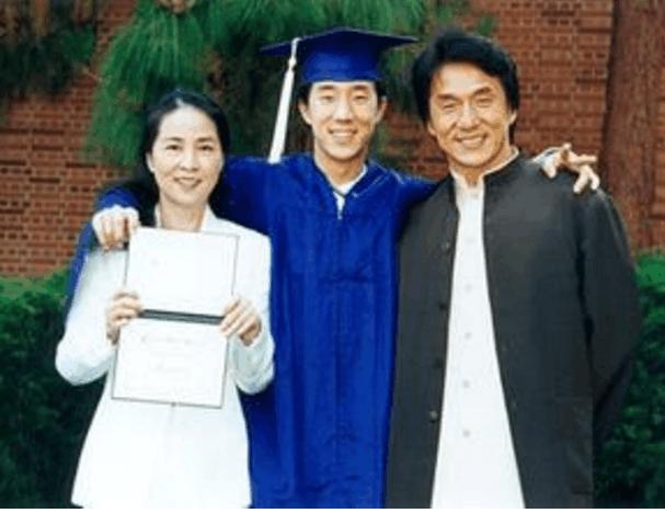 林鳳嬌當紅為愛引退「默默支持成龍30年」 面對緋聞:他說不是,我就相信他!