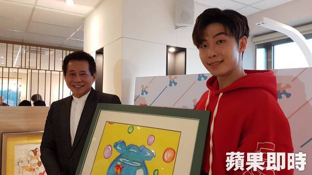 星二代登場！康雷攜「歌手帥兒」亮相 大百合女兒「182公分長腿模特兒」超吸睛