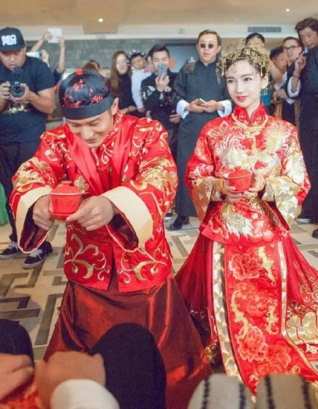 賈靜雯更多婚紗照爆光！揭秘女星婚禮心機：林心如、陳妍希、劉詩詩撞禮服？被她的一襲紅裙給美到了！