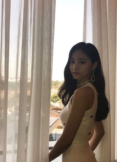 女人味噴發！子瑜走紅毯「辣腿力壓韓國女星」　 一轉身「腰間秘密武器」韓媒盛讚：全場第一美❤