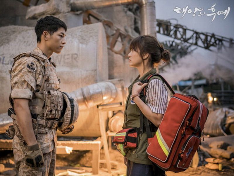 越南版《太陽的後裔》男女高顏值驚人！ 網友推「不輸宋仲基、宋慧喬」但經典橋段卻有些尷尬