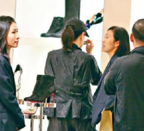 在事業巔峰選擇「息影嫁入豪門卻離婚收場」如今64歲林青霞勇敢活出自我!