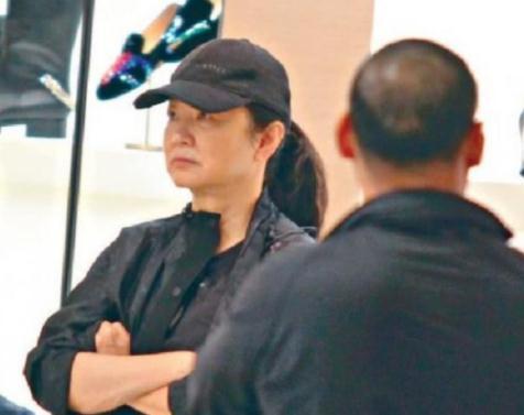 在事業巔峰選擇「息影嫁入豪門卻離婚收場」如今64歲林青霞勇敢活出自我!