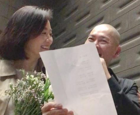在事業巔峰選擇「息影嫁入豪門卻離婚收場」如今64歲林青霞勇敢活出自我!