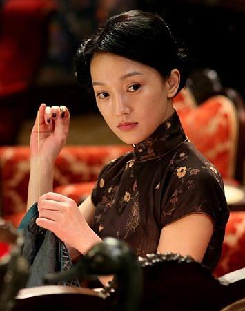 當明星遇見旗袍!朱茵柔美,賈靜雯驚艷,林青霞有韻味!稚氣未脫的歐陽娜娜,你喜歡嗎?