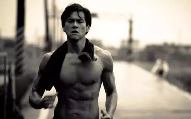 彭於晏自律到令人敬畏的人生！終於知道為何男女都喜歡他了，從奶油小生到型男，付出的遠超想象！