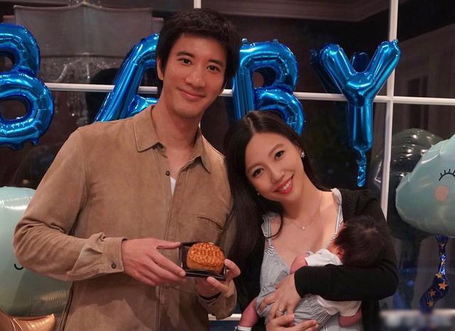 王力宏老婆首曬「兒子正面照」頭髮超濃密　「5年生3胎」高學歷卻甘願做背後女人