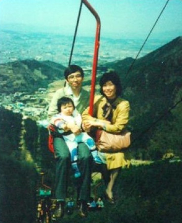 一恍神就晚7天回家！80年代纜車仍在營運中　簡陋座椅「搭配超隨便安全措施」網嚇瘋：離台灣超近