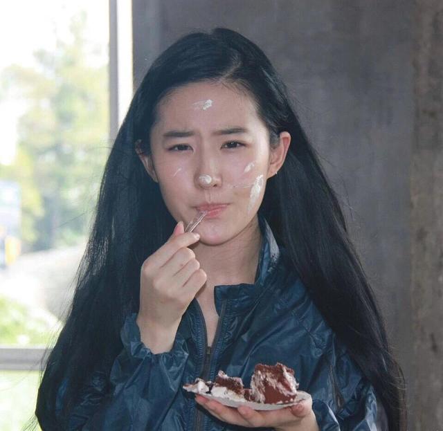 最美家庭！劉亦菲「學生時期照片」美翻天　「外婆媽媽」都是仙女級驚豔萬人