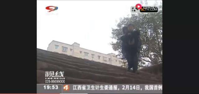 8歲孩子是叔叔... 他「揹著13歲姪子」上學去   風雨無阻從不遲到好心疼：逆境中堅強