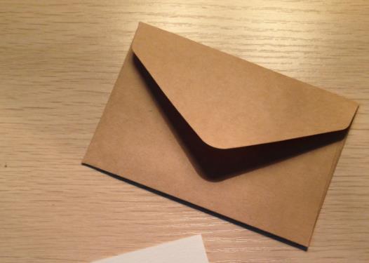 夫妻冷戰，小叔子常來家洗澡，妻子直接關氣，隔天看到浴室垃圾桶，軟在地上！