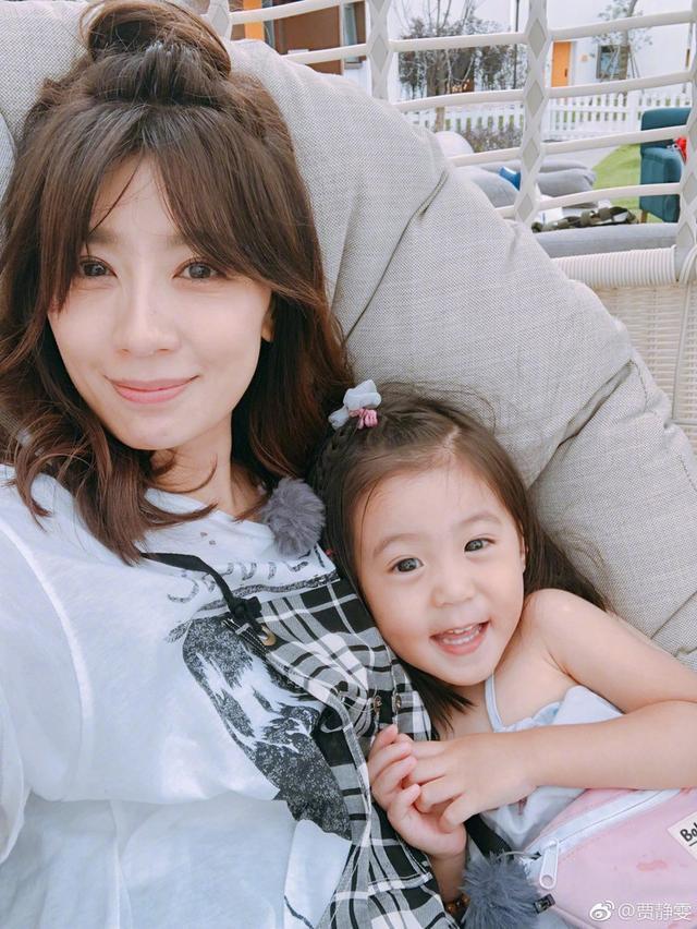 44歲賈靜雯弟媳曝光,原來是我們熟悉的她,網友:難怪一直不公開