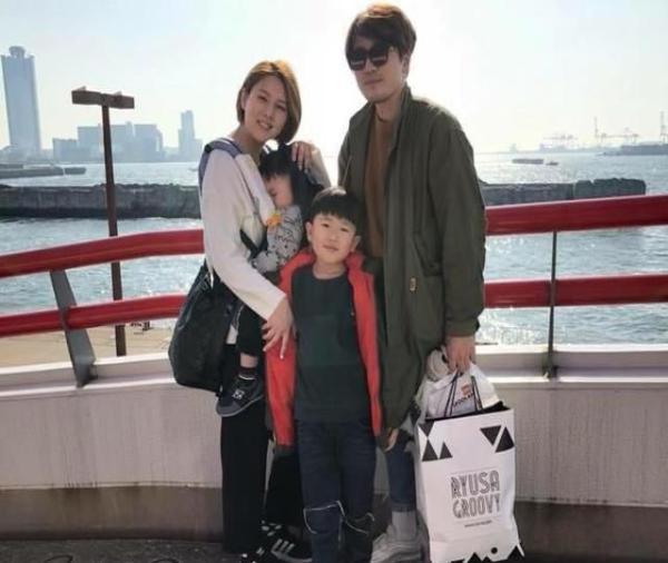 44歲賈靜雯弟媳曝光,原來是我們熟悉的她,網友:難怪一直不公開