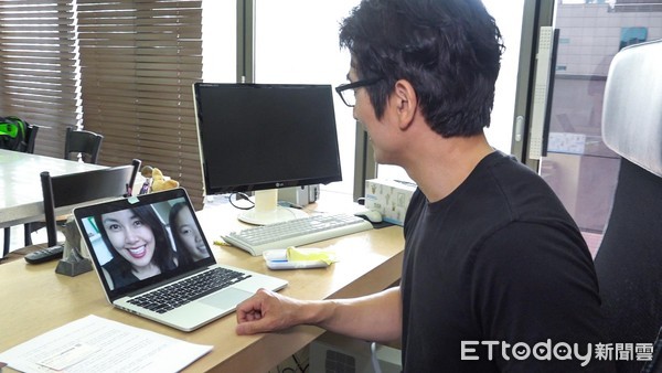 51歲車仁表「捐百萬給台灣」謝粉絲! 見妻小笑喊「我很富有」美國豪宅曝光家人入鏡成亮點