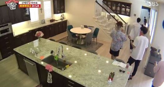 51歲車仁表「捐百萬給台灣」謝粉絲! 見妻小笑喊「我很富有」美國豪宅曝光家人入鏡成亮點