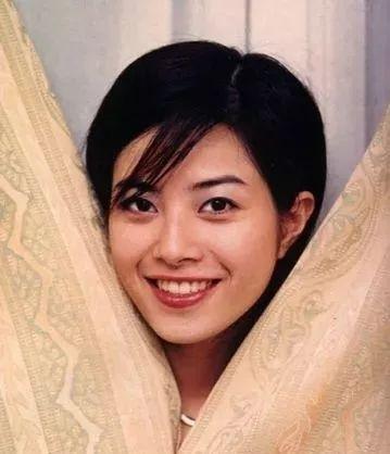 她19歲「出道即巔峰」 成就足以養活半個公司! 卻因「負面新聞纏身」遭冷凍:總會搭錯車