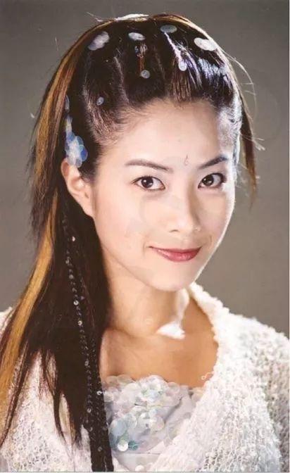 她19歲「出道即巔峰」 成就足以養活半個公司! 卻因「負面新聞纏身」遭冷凍:總會搭錯車