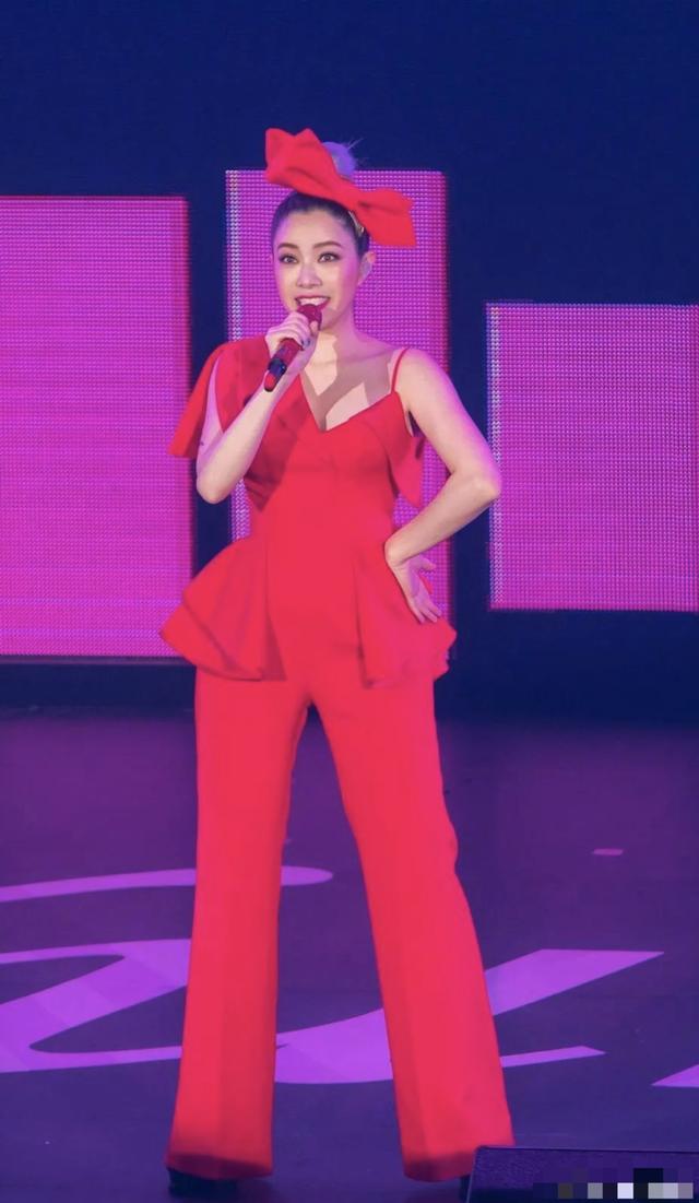 她19歲「出道即巔峰」 成就足以養活半個公司! 卻因「負面新聞纏身」遭冷凍:總會搭錯車