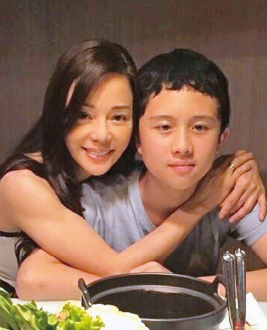 舊愛最美!狄鶯難捨20年情「兩次婚姻都嫁同一人」 「星光大道浪漫求婚」更珍惜彼此