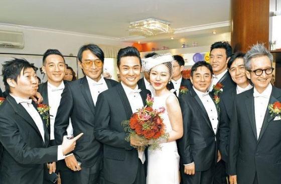 曾發不婚宣言！杜德偉「老來得子」喜當全職奶爸　「滿臉父愛」連吃飯都要抱著兒子