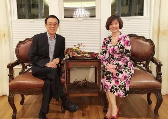 74歲歸亞蕾外國家族照曝光!公開婚姻之道「嫁初戀52年」甜蜜如昔:幸福其實很簡單