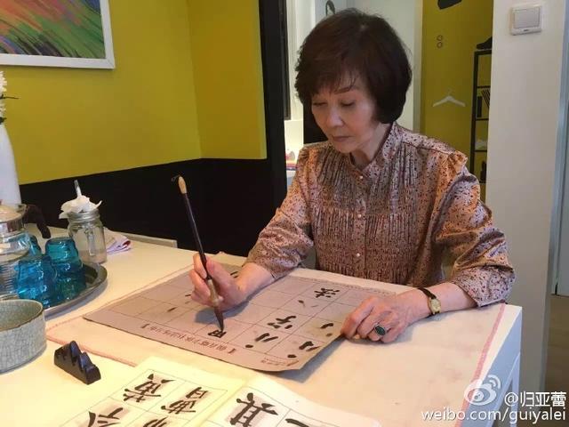 22歲嫁給初戀！歸亞蕾甜喊「結婚54年，就幸福54年」　公開「婚姻秘訣」：其實很簡單