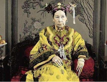 慈禧「第五代外孫女」公開身份!49歲似慈禧般樣貌,氣質上佳,還有一樣過人本領