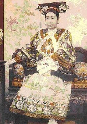 慈禧「第五代外孫女」公開身份!49歲似慈禧般樣貌,氣質上佳,還有一樣過人本領